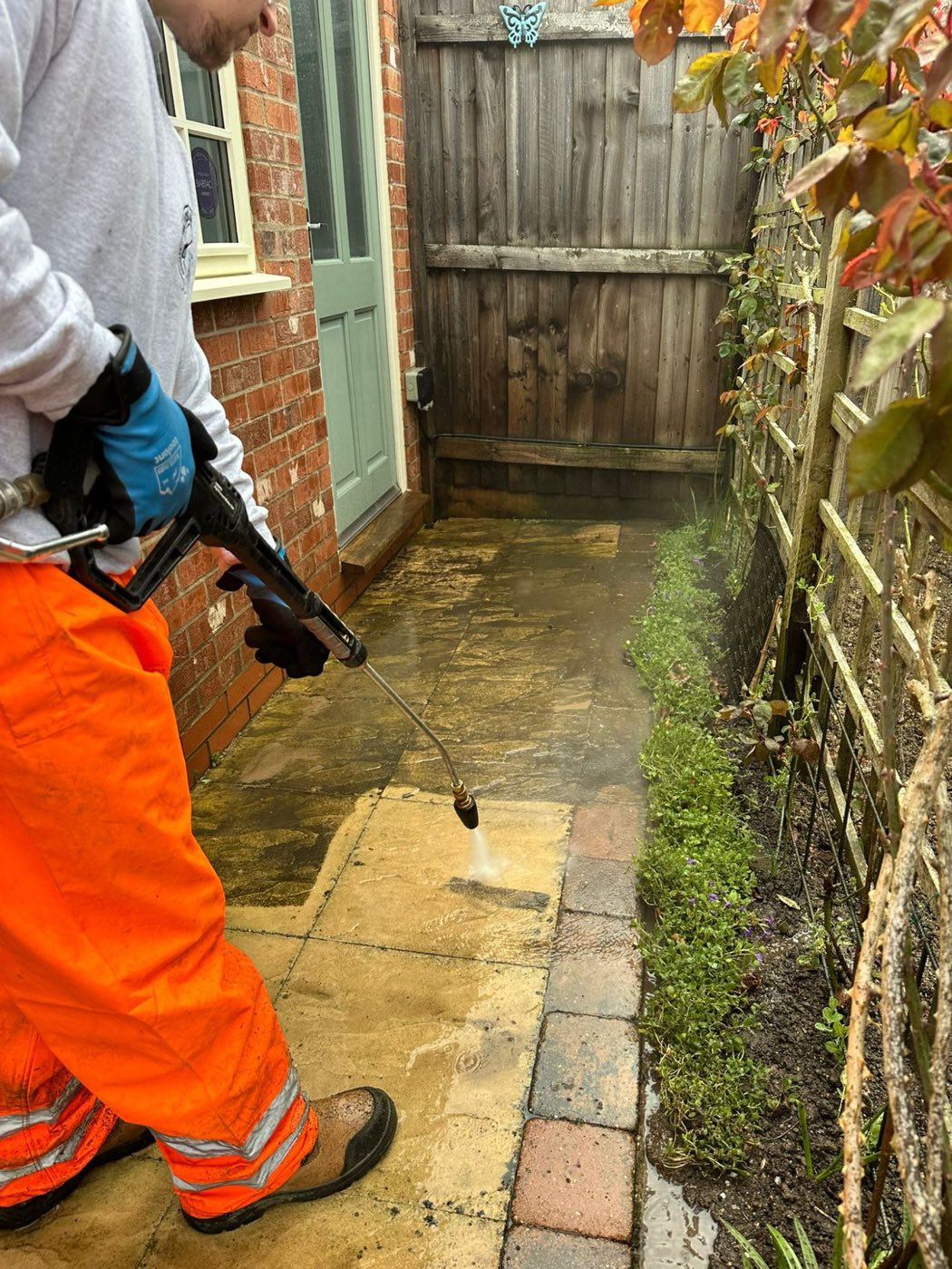 Pressure washing in Coleby