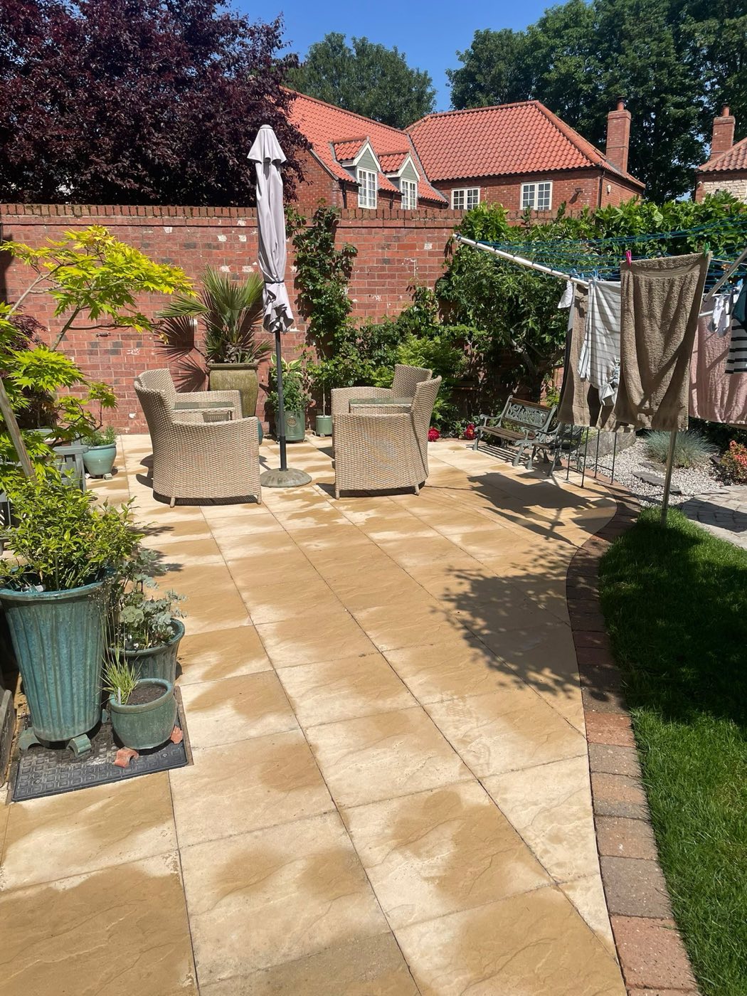 Cleaning porcelain paving: the safe way to do it