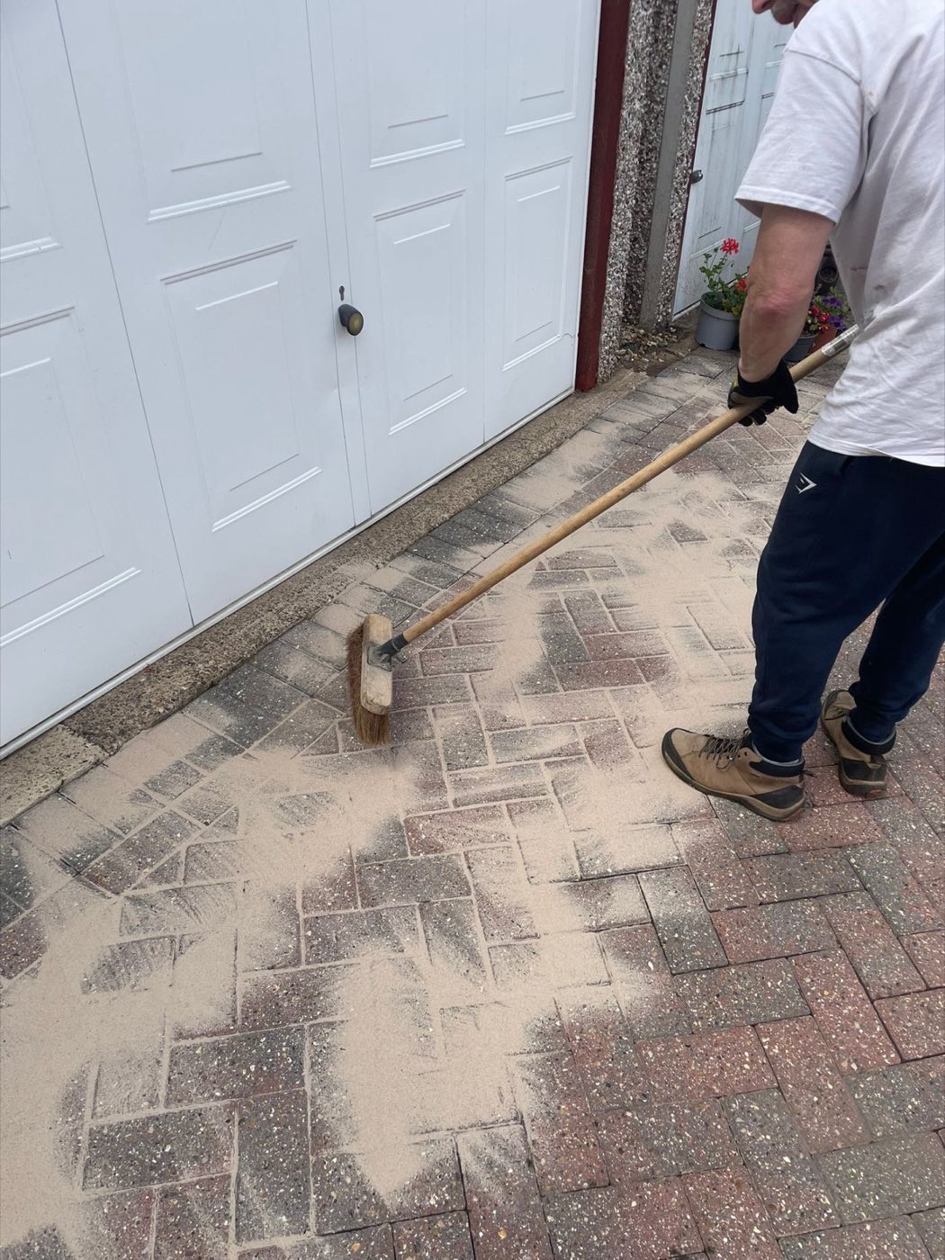 Brushing kiln sand into block paving joints